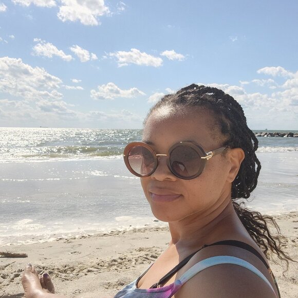 Meet your Posher, NikNak - Picture 7 of 7